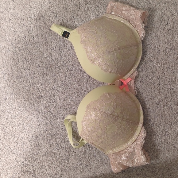 Victoria's secret lace push up bra, new. - Picture 1 of 4